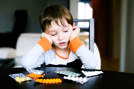 Таблетки на столе