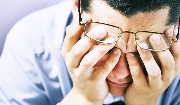 Мужчина в очках