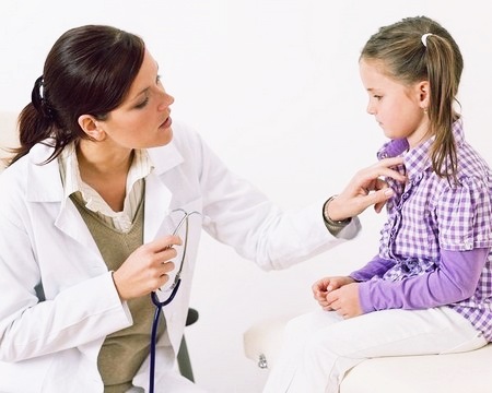 Девочка с доктором