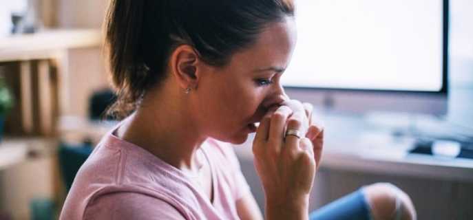 Простые способы быстро избавиться от головной боли с насморком