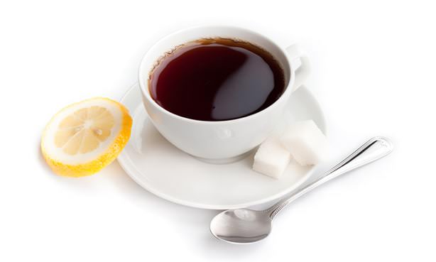 Черный чай с сахаром