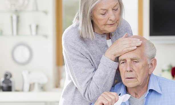 Симптомы простуды у пожилого: головная боль, утомление