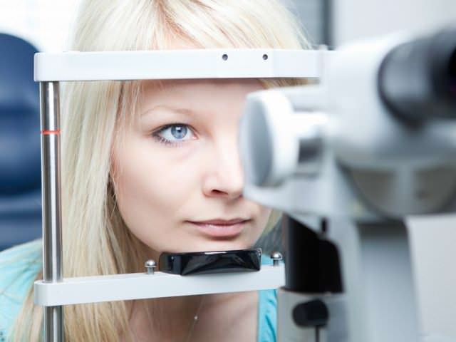 Лопнул сосуд в глазу причины, что делать и как лечить