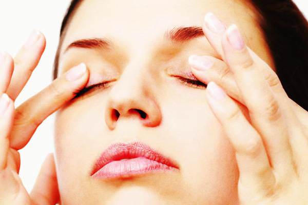 Лопнул сосуд в глазу причины, что делать и как лечить