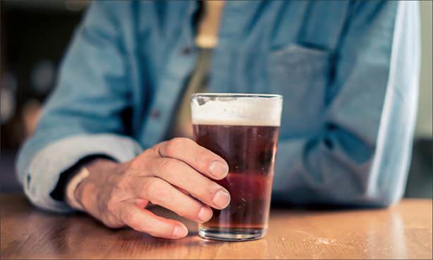 Мужчина с кружкой пива