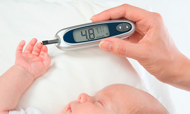 Определение уровня глюкозы у младенца