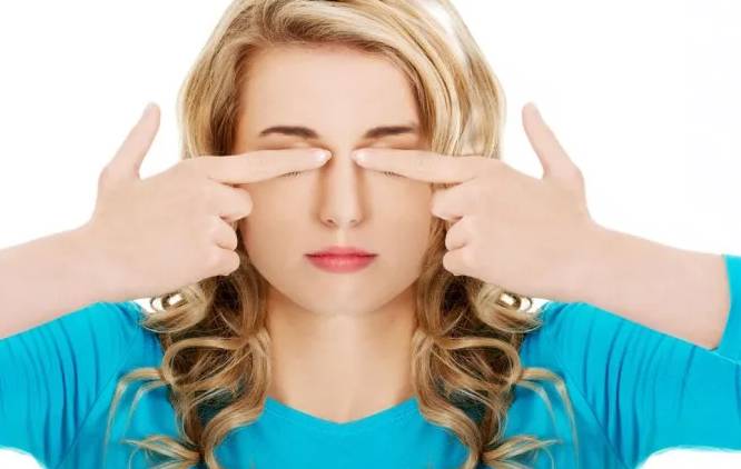 Лопнул сосуд в глазу причины, что делать и как лечить