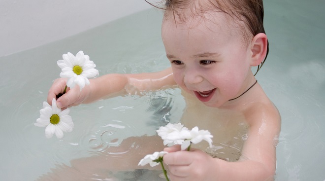 ванна с ромашкой